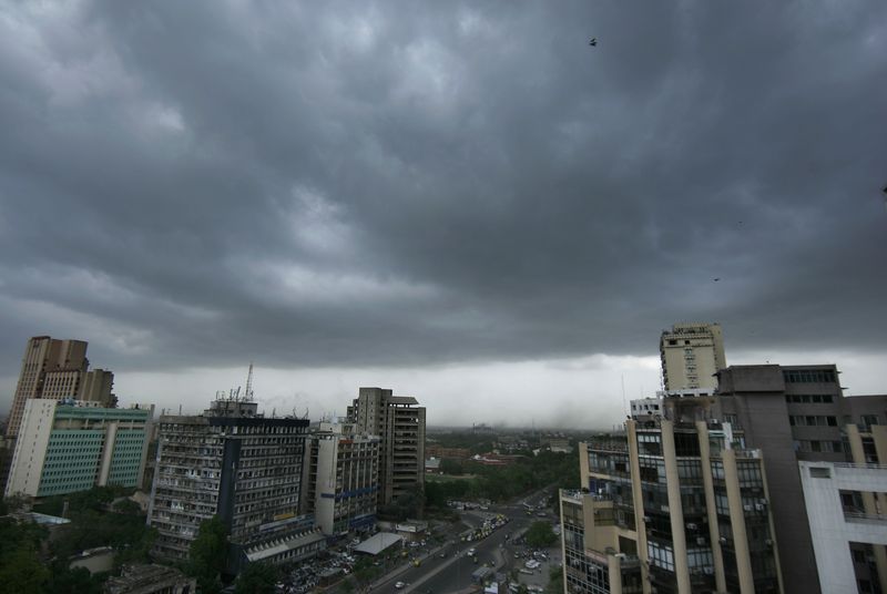 &copy; Reuters. Nuvens cobrem Nova Délhi
REUTERS/Adnan Abidi
