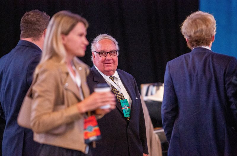 &copy; Reuters. FILE PHOTO: Howard Buffett, a director at Berkshire Hathaway, greets other directors before the start of the company's annual meeting in Omaha, Nebraska, U.S. May 6, 2023. REUTERS/Rachel Mummey/File Photo