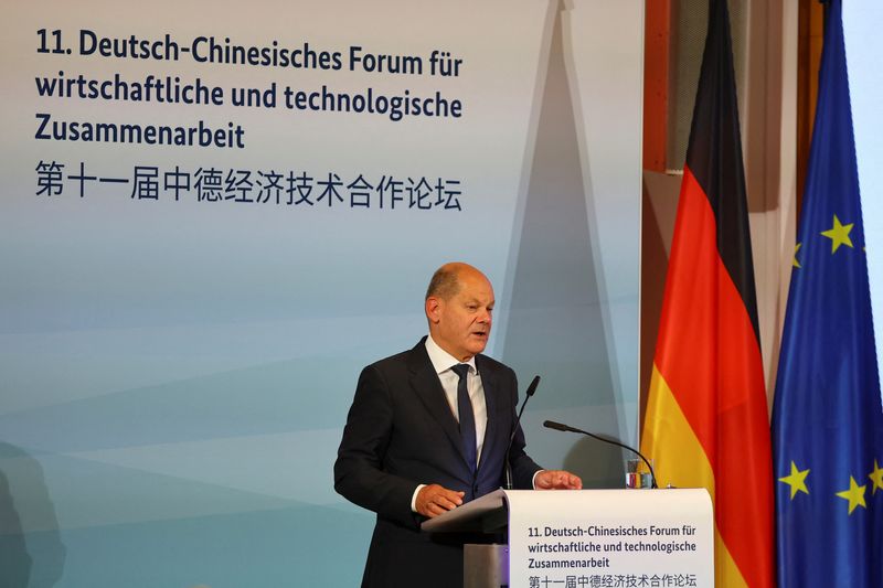 &copy; Reuters. Il cancelliere tedesco Olaf Scholz durante una conferenza stampa dopo un incontro con il premier cinese Li Qiang a Berlino, in Germania. REUTERS/Fabrizio Bensch