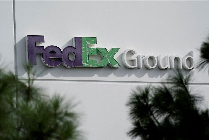 © Reuters. FILE PHOTO: A view of signage at a FedEx Ground distribution center in Carson, California, U.S., September 16, 2022.  REUTERS/Bing Guan/File Photo