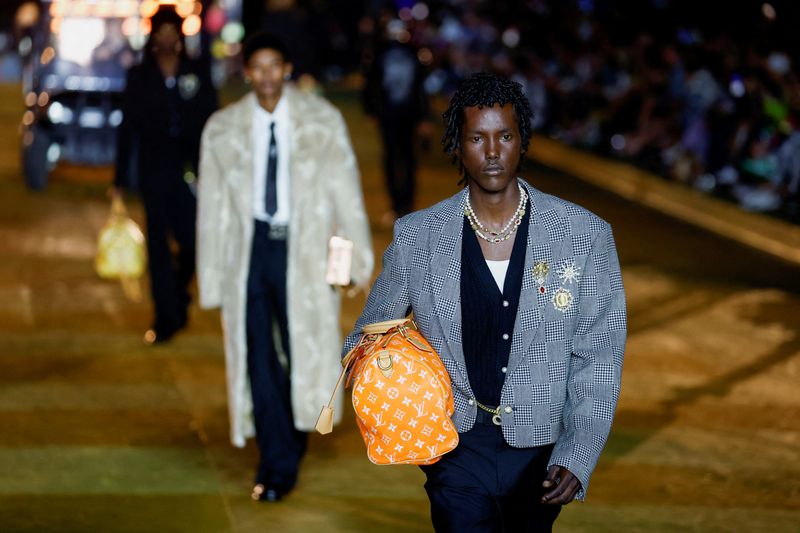 &copy; Reuters. Desfile da Louis Vuitton com roupas criadas pelo designer Pharrell Williams
20/06/2023
REUTERS/Gonzalo Fuentes