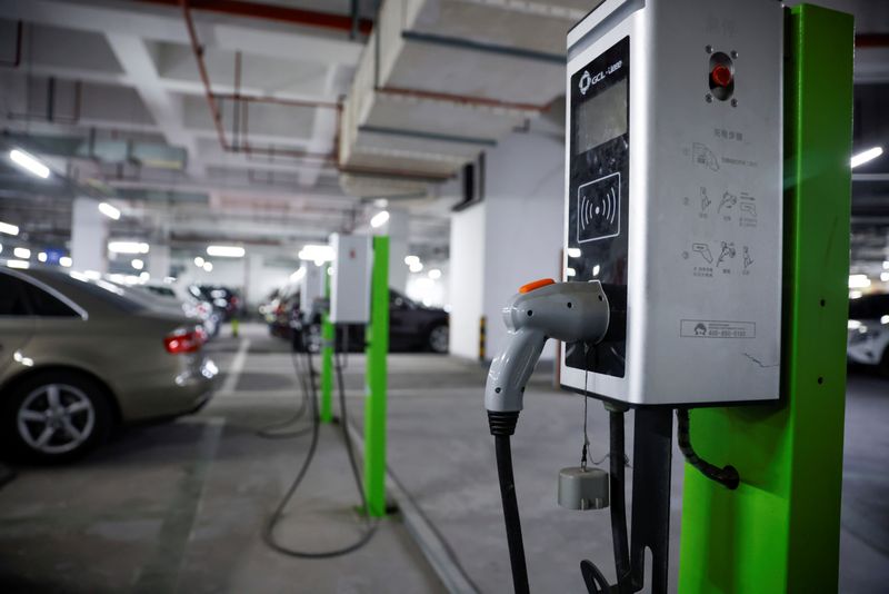&copy; Reuters. A electric car charging station is pictured in a parking lot in Shanghai, China March 13, 2021. Picture taken March 13, 2021. REUTERS/Aly Song/FILE PHOTO