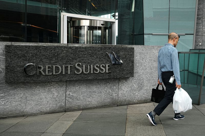&copy; Reuters. FILE PHOTO: A pedestrian walks past a logo of Credit Suisse outside its office building in Hong Kong, China March 21, 2023. REUTERS/Lam Yik