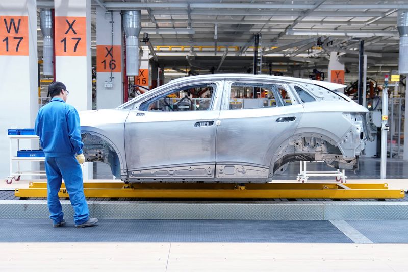 &copy; Reuters. FILE PHOTO: An employee works on assembly line during a construction completion event of SAIC Volkswagen MEB electric vehicle plant in Shanghai, China November 8, 2019. REUTERS/Aly Song