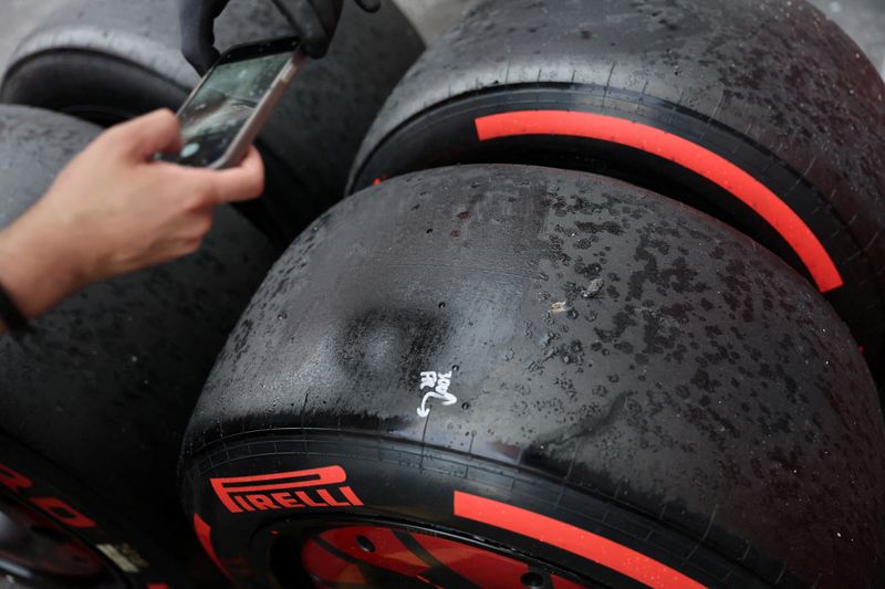 © Reuters. FILE PHOTO: Formula One F1 - Spanish Grand Prix - Circuit de Barcelona-Catalunya, Barcelona, Spain - June 3, 2023 General view of pirelli tyres REUTERS/Nacho Doce//File Photo