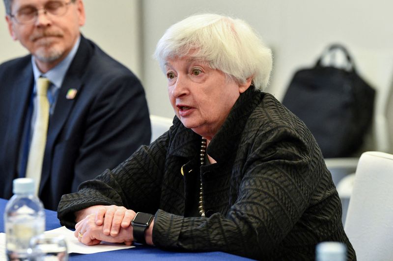 &copy; Reuters. FILE PHOTO: US Treasury Secretary Janet Yellen (R) speaks during a meeting with Japan's Finance Minister Shunichi Suzuki at the G7 Finance Ministers and Central Bank Governors' Meeting in Niigata on May 13, 2023. KAZUHIRO NOGI/Pool via REUTERS/File Photo