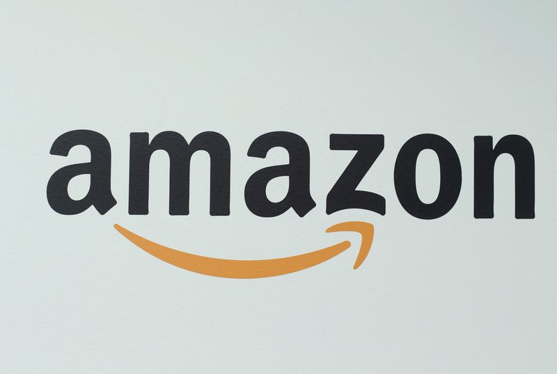 &copy; Reuters. Le logo d'Amazon dans un centre logistique à Mannheim. /Photo d'archives/REUTERS/Ralph Orlowski