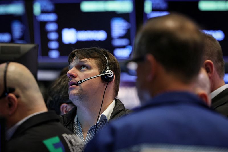 &copy; Reuters. Traders work on the floor of the New York Stock Exchange (NYSE) in New York City, U.S., May 4, 2023.  REUTERS/Brendan McDermid