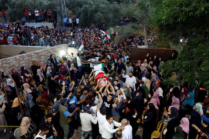 &copy; Reuters. Funeral de palestino morto durante confrontos após ataque de colonos israelenses, perto de Ramallah
21/06/2023
REUTERS/Mohammed Torokman