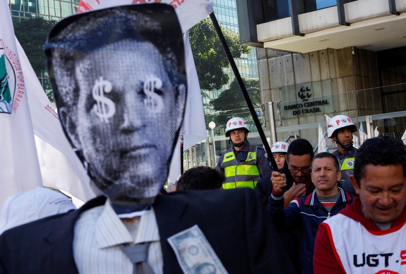 &copy; Reuters. Protesto pela queda dos juros na Avenida Paulista, em São Paulo
20/06/2023
 REUTERS/Amanda Perobelli