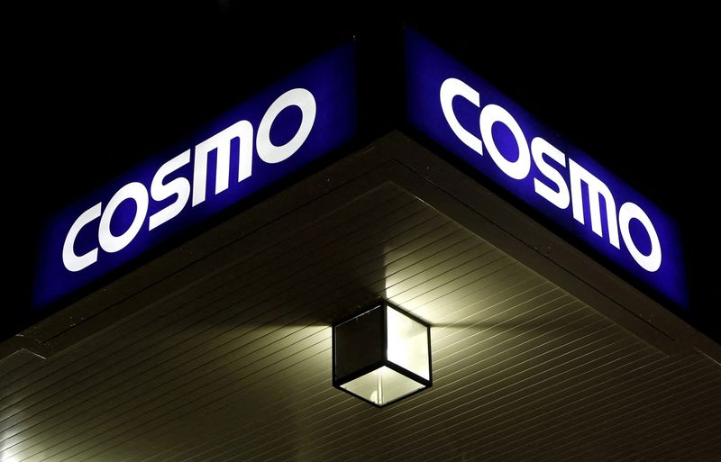 &copy; Reuters. FILE PHOTO: A light is seen under a signboard of Cosmo Energy Holdings' Cosmo Oil service station in Tokyo, Japan, December 17, 2015. Picture taken December 17, 2015. REUTERS/Yuya Shino/File Photo