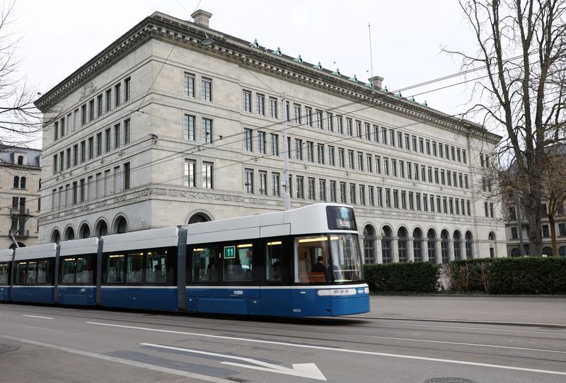 &copy; Reuters. The Swiss National Bank (SNB) building is seen near the Limmat river in Zurich, Switzerland March 23, 2023. REUTERS/Denis Balibouse/FILE PHOTO