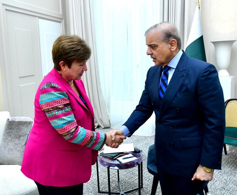 © Reuters. Pakistan Prime Minister Shehbaz Sharif meets with managing director of the International Monetary Fund (IMF), Kristalina Georgieva, in Paris, France June 22, 2023. Press Information Department (PID)/Handout via REUTERS 