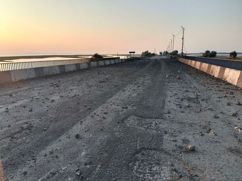 &copy; Reuters. A view shows the damaged Chonhar bridge connecting Russian-held parts of Ukraine's Kherson region to the Crimean peninsula, following what Russian-appointed officials say was a Ukrainian missile attack, in this picture released June 22, 2023. Russian-inst