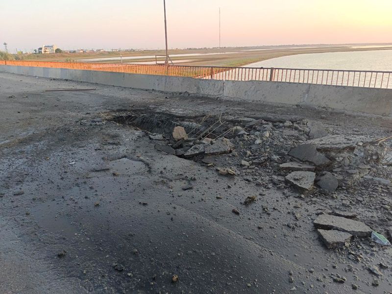 &copy; Reuters. Vista mostra ponte Chonhar danificada após ataque de míssil ucraniano, em Kherson, Ucrânia
22/06/2023
Líder da região de Kherson Vladimir Saldo via Telegram/Handout via REUTERS