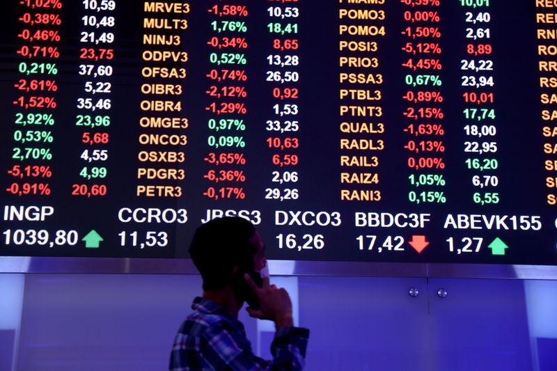 &copy; Reuters. A man stands near an electronic board showing the recent fluctuations of market indices on the floor of Brazil's B3 Stock Exchange in Sao Paulo, Brazil October 28, 2021. REUTERS/Amanda Perobelli