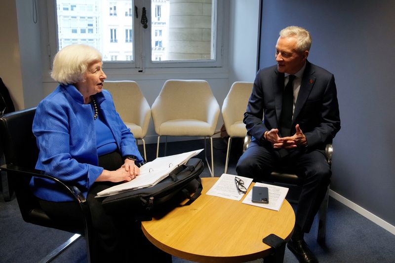 &copy; Reuters. Secretária do Tesouro dos EUA, Janet Yellen, se encontra com o ministro das Finanças da França, Bruno Le Maire, durante o Novo Pacto de Financiamento Global, em Paris
22/06/2023
Christophe Ena/Pool via REUTERS