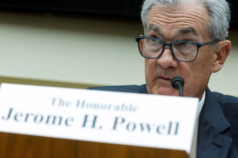 Powell dice a demócratas del Senado que inflación afecta más a las familias trabajadoras