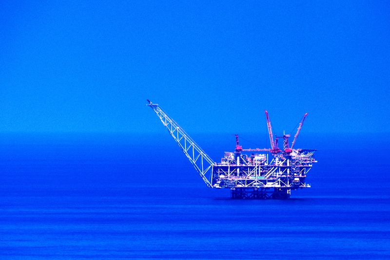 &copy; Reuters. FILE PHOTO: An aerial view taken from a helicopter shows the Leviathan natural gas rig off the coast of the Mediterranean coast, in northern Israel, April 26, 2023. REUTERS/Amir Cohen