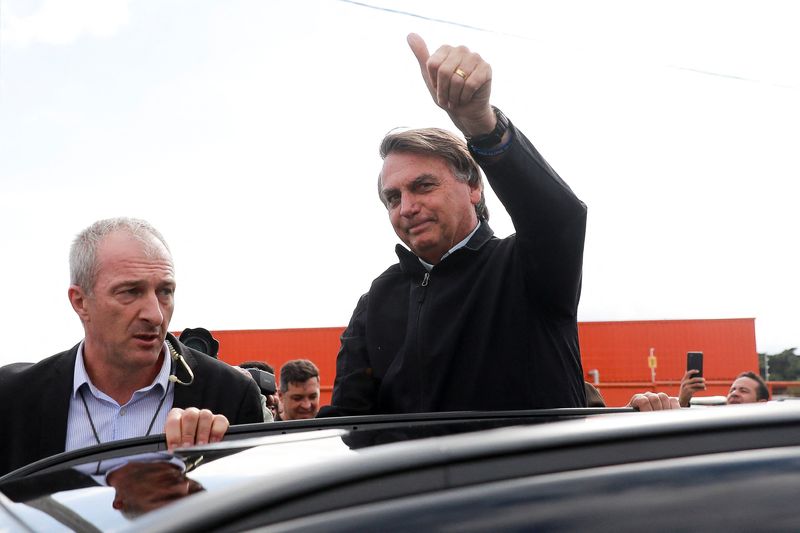 &copy; Reuters. Brazil's former President Jair Bolsonaro gestures as he greets supporters at Salgado Filho International Airport, on the day the Electoral Justice begins the trial to determine his political rights, as he arrives in Porto Alegre, Rio Grande do Sul, Brazil