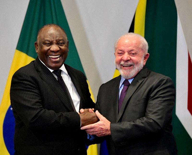 &copy; Reuters. Lula cumprimenta presidente sul-africano, Cyril Ramaphosa, em Paris
22/06/2023
Siyabulela Duda/GCIS Divulgação via REUTERS