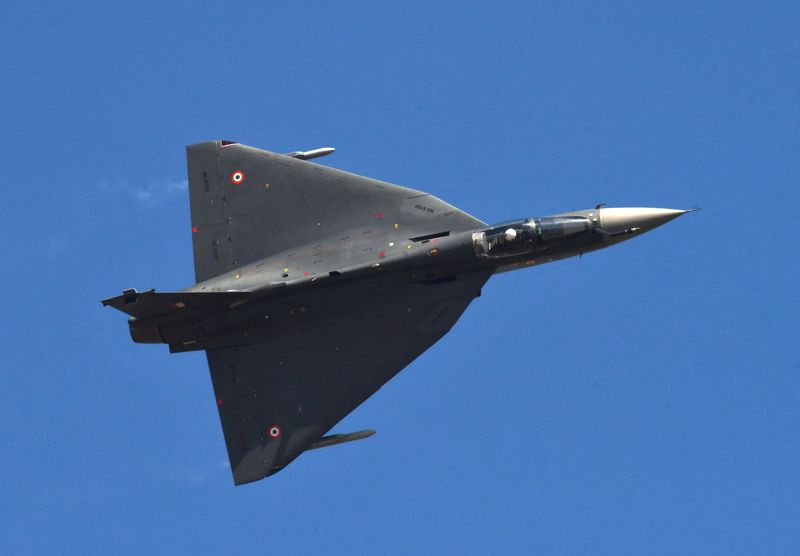 © Reuters. FILE PHOTO: Indian Air Force (IAF) LCA Tejas performs an aerobatic display during the Aero India 2023 air show at Yelahanka air base in Bengaluru, India, February 13, 2023. REUTERS/Samuel Rajkumar/File Photo