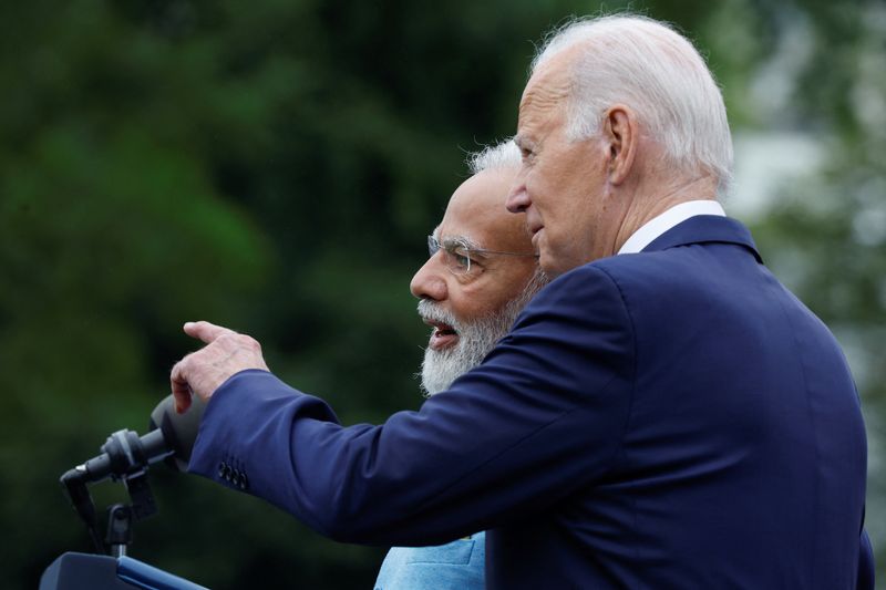 © Reuters. الرئيس الأمريكي جو بايدن ورئيس الوزراء الهندي ناريندرا مودي خلال زيارة الأخير للبيت الأبيض في واشنطن يوم الخميس. تصوير: إيفلين هوكستين - رويترز 