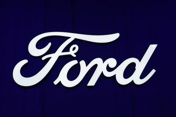 &copy; Reuters. 米自動車大手フォード・モーターが米国内従業員の新たな削減を準備している。米紙ウォール・ストリート・ジャーナル（ＷＳＪ）が２２日、関係者の話として伝えた。写真は、フォードの