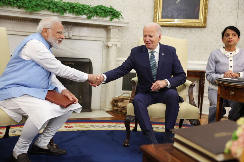 © Reuters. U.S. President Joe Biden meets with India's Prime Minister Narendra Modi in the Oval Office at the White House in Washington, U.S., June 22, 2023. REUTERS/Evelyn Hockstein