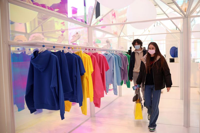 &copy; Reuters. FILE PHOTO: People shop in Selfridges department store on Oxford street, as the coronavirus disease (COVID-19) restrictions ease, in London, Britain April 12, 2021. REUTERS/Henry Nicholls//File Photo