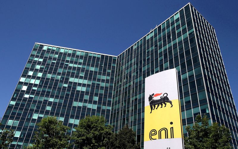 &copy; Reuters. Photo d'archives du logo d'Eni à son siège social près de Milan, Italie. /Photo prise le 27 avril 2016/REUTERS/Stefano Rellandini
