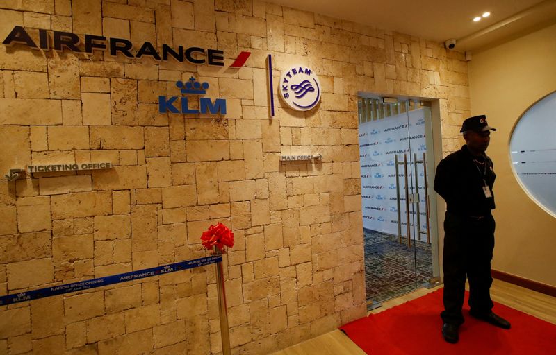 &copy; Reuters. Un agent de sécurité se tient à l'entrée du nouveau bureau régional d'Air France-KLM à Nairobi. /Photo prise le 23 juin 2023/REUTERS/Monicah Mwangi.