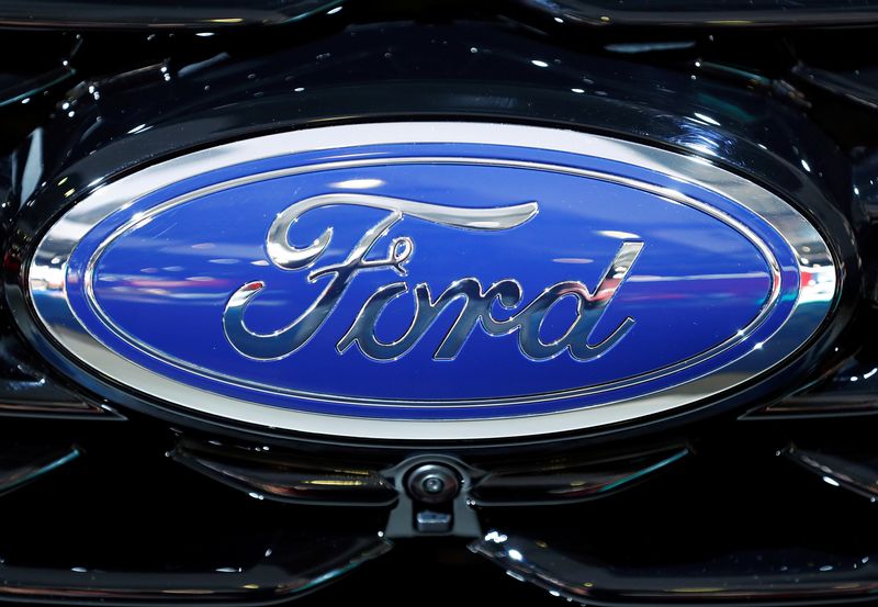 © Reuters. The corporate logo of Ford is seen at Brussels Motor Show, Belgium January 9, 2020. REUTERS/Francois Lenoir