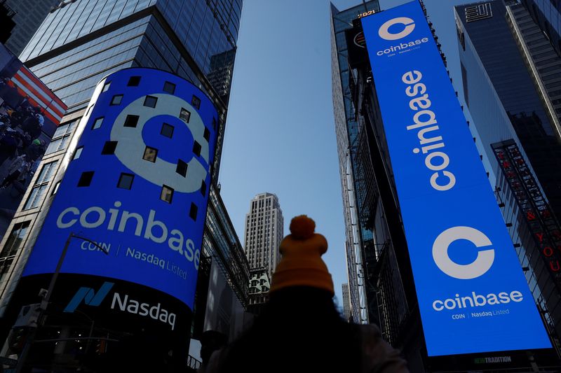 &copy; Reuters. Logo da Coinbase na Times Square em Nova York, EUA
14/04/2021 REUTERS/Shannon Stapleton