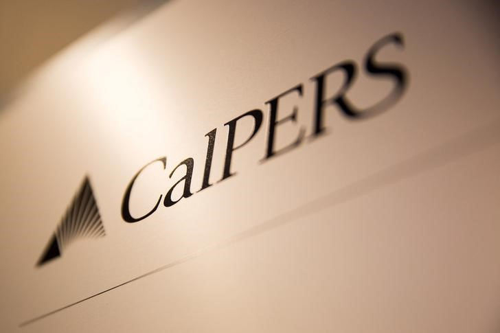 &copy; Reuters. Foto de archivo del logo de California Public Employees' Retirement System (CalPERS) en Sacramento, California
Feb 14, 2017. REUTERS/Max Whittaker