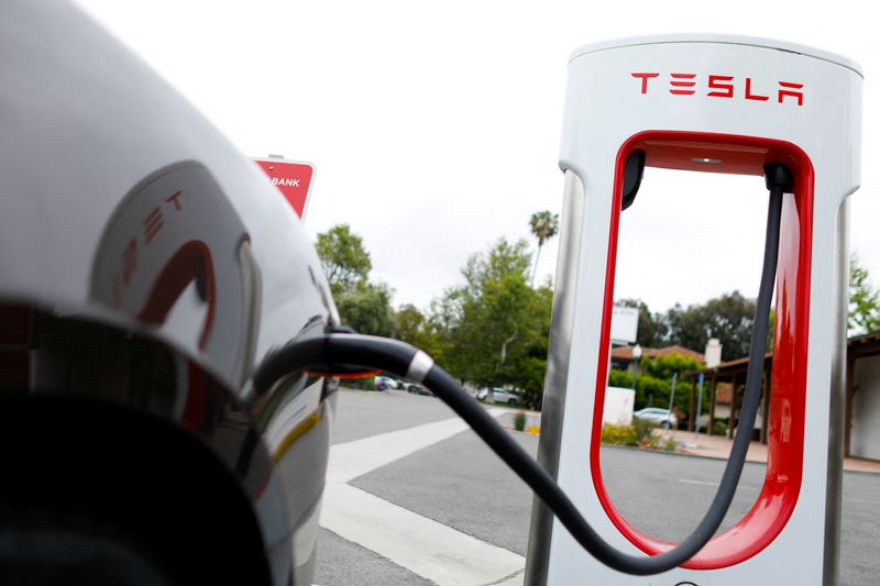 &copy; Reuters. FILE PHOTO: A Tesla super charger is shown at one of the company's charging stations in San Juan Capistrano, California, U.S., May 30, 2018. REUTERS/Mike Blake