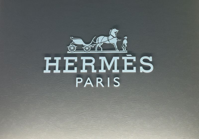 &copy; Reuters. FILE PHOTO: A logo of Hermes brand is seen during the Watches and Wonders fair in Geneva, Switzerland March 27, 2023. REUTERS/Denis Balibouse