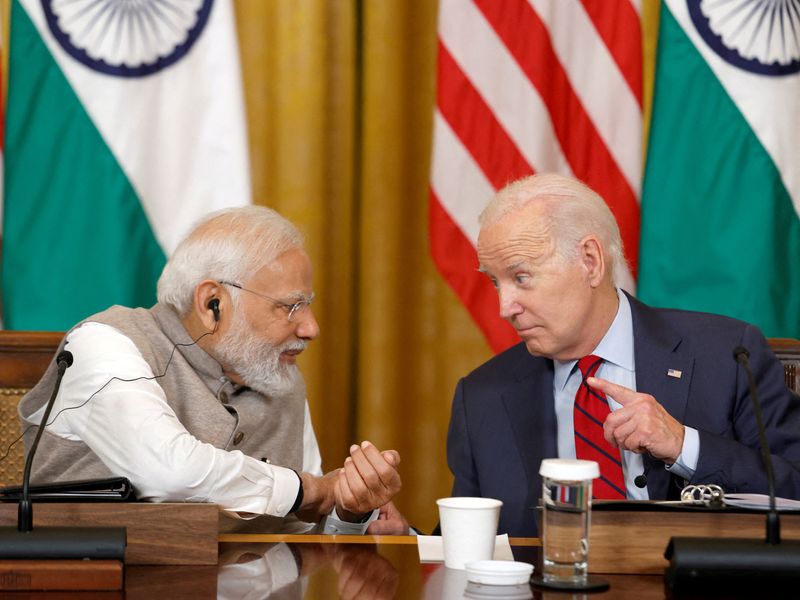 &copy; Reuters. FOTO DE ARCHIVO: El presidente de Estados Unidos, Joe Biden, y el primer ministro de India, Narendra Modi, se reúnen con altos funcionarios y directores ejecutivos de empresas estadounidenses e indias en la Sala Este de la Casa Blanca en Washington, Esta