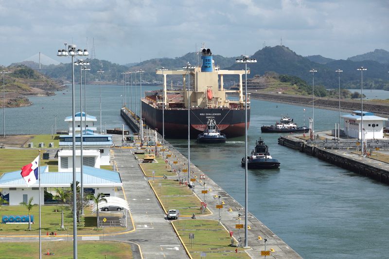 &copy; Reuters. FILE PHOTO: Monrovia NSU CHALLENGER bulk carrier transits the expanded canal through Cocoli Locks at the Panama Canal, on the outskirts of Panama City, Panama April 19, 2023. REUTERS/Aris Martinez/File Photo
