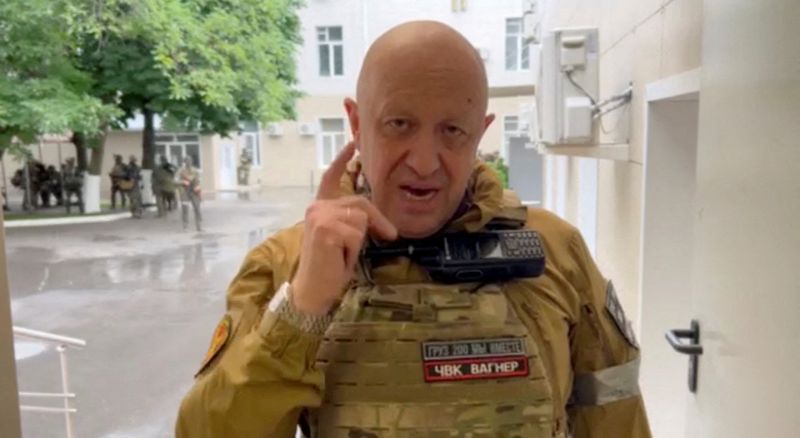 &copy; Reuters. Founder of Wagner private mercenary group Yevgeny Prigozhin speaks inside the headquarters of the Russian southern army military command center, which is taken under control of Wagner PMC, according to him, in the city of Rostov-on-Don, Russia in this sti