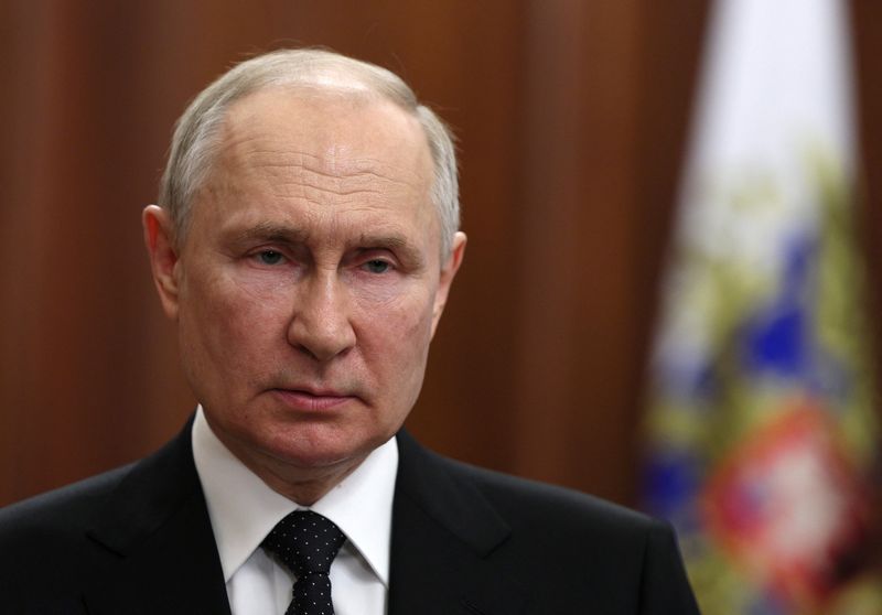 &copy; Reuters. الرئيس الروسي فلاديمير بوتين في موسكو يوم السبت. صورة لرويترز من وكالة أنباء سبوتنيك. 