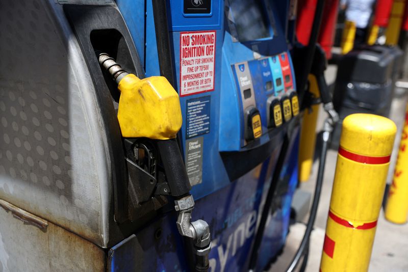 &copy; Reuters. FILE PHOTO: A pump is seen at a gas station in Manhattan, New York City, U.S., August 11, 2022. REUTERS/Andrew Kelly