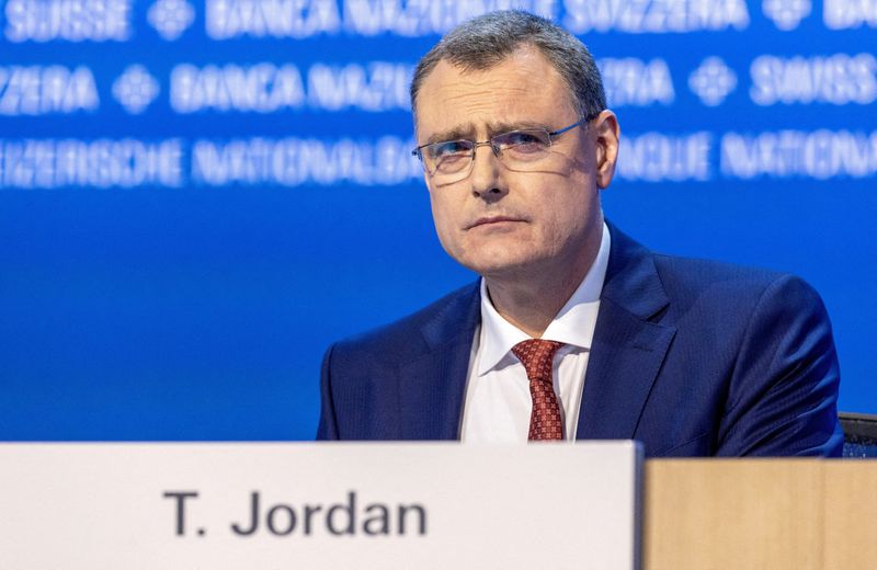 © Reuters. FILE PHOTO: Swiss National Bank Chairman Thomas Jordan attends the shareholders meeting of SNB in Bern, Switzerland, April 28, 2023. REUTERS/Denis Balibouse/File Photo