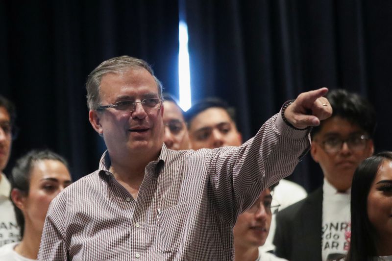 &copy; Reuters. Marcelo Ebrard, Mexico's former Foreign Minister and one of the candidates pursuing the ruling MORENA party's candidacy for the 2024 presidential election, takes part in a campaign rally at a hotel in Mexico City, Mexico June 19, 2023. REUTERS/Henry Romer
