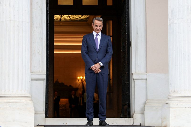 © Reuters. A Athènes, Kyriakos Mitsotakis a prêté serment en tant que Premier ministre grec et entame son deuxième mandat. /Photo prise le 26 juin 2023/REUTERS/Stoyan Nenov