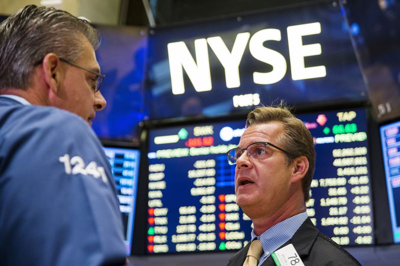 &copy; Reuters. Les traders de la Bourse de New York. /Photo prise le 1er septembre 2015 à New York, aux Etats-Unis/REUTERS/Lucas Jackson