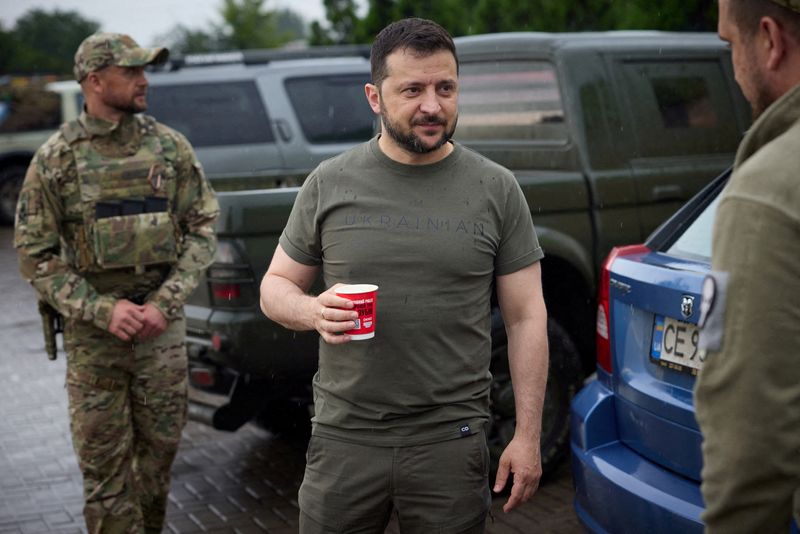 &copy; Reuters. Presidente da Ucrânia, Volodymyr Zelenskiy, visita região de Donetsk
26/06/2023
Serviço de Imprensa Presidencial da Ucrânia/Divulgação via REUTERS