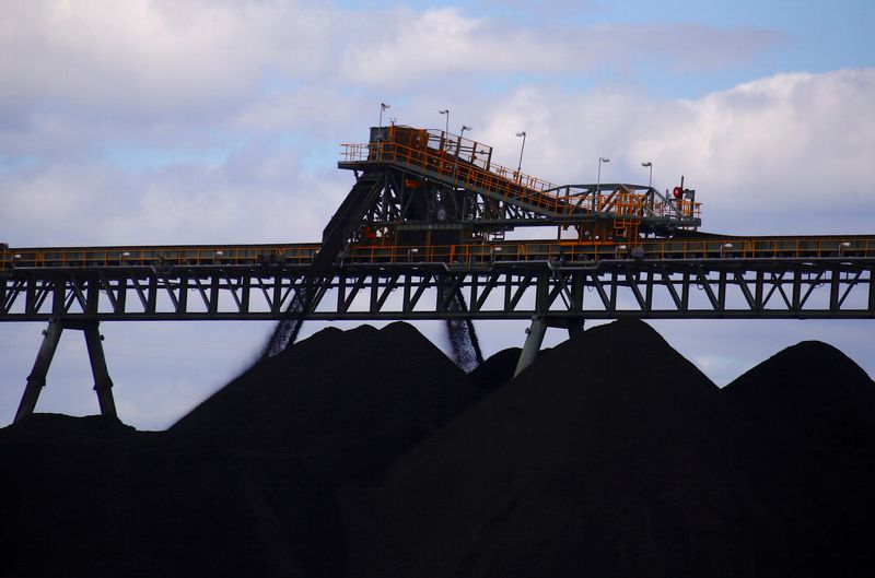 &copy; Reuters. FILE PHOTO: Coal is unloaded onto large piles at the Ulan Coal mines near the central New South Wales rural town of Mudgee in Australia, March 8, 2018. REUTERS/David Gray/File Photo