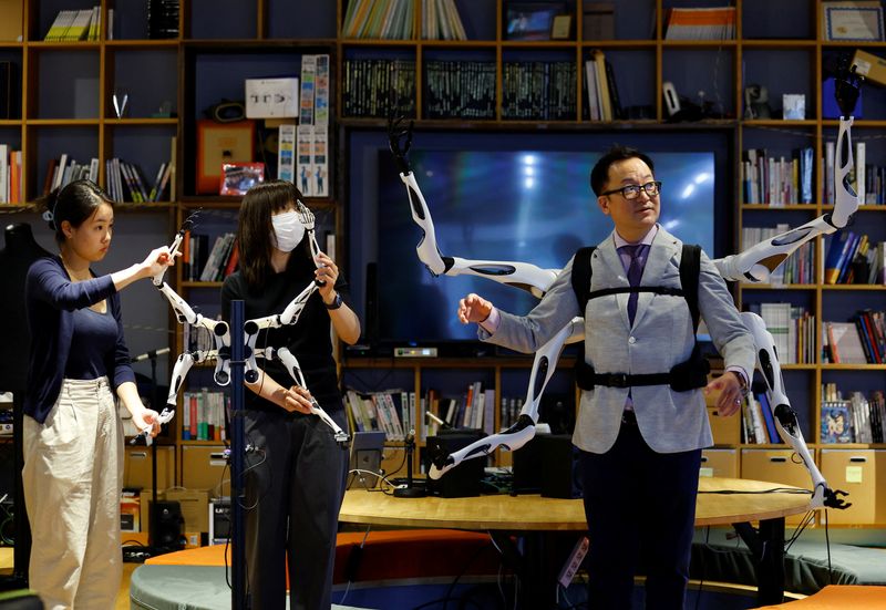 Dancing cyborgs: Japanese researchers develop robot arms to 'unlock creativity'