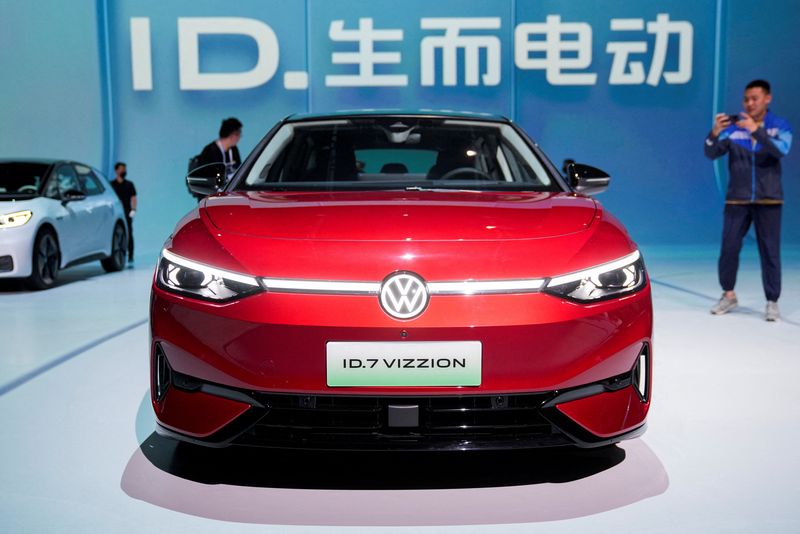 &copy; Reuters. FILE PHOTO: A Volkswagen electric sedan ID.7 is debuted at an event ahead of the Shanghai Auto Show, in Shanghai, China April 17, 2023. REUTERS/Aly Song/File Photo